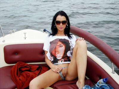 Young couple homemade fuck in the boat