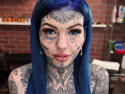 Amber Luke Gets Her Nose Tattooed!