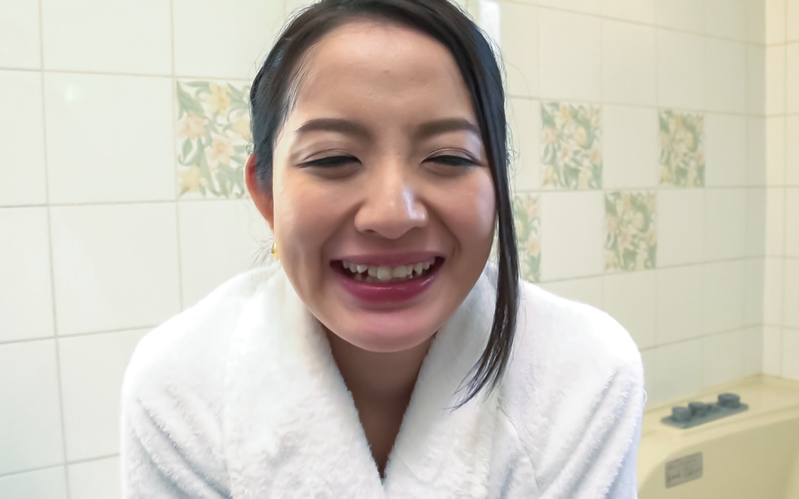 Arousing wife makes magic with her Asian blowjob