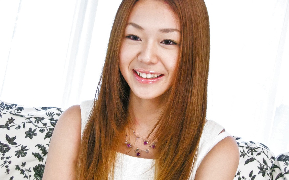 Hirota Sakura shows how to work her mouth around a cock