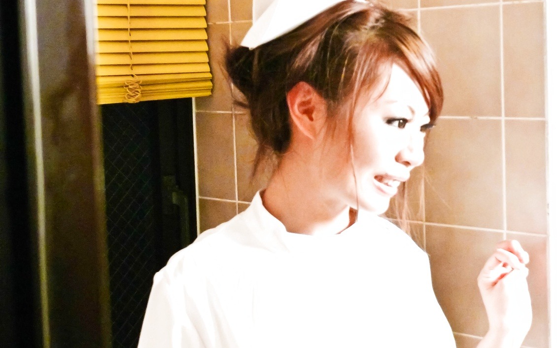 Hot Mio Hiragi pleasures peach at bathroom