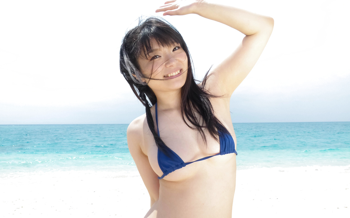 Hot asian blowjob and 69 on the beach with Hina Maeda