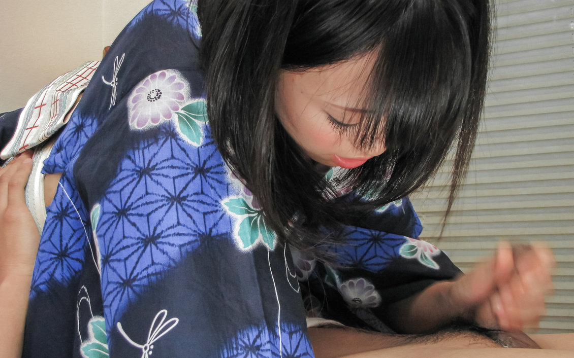 Kinky Yui Kyouno enjoying full asian blowjob