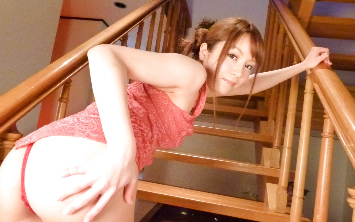 Maomi Nakazawa licks and strokes 4 dongs