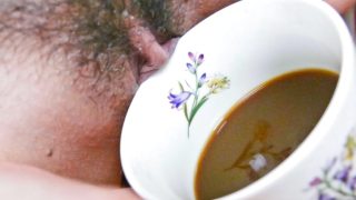 More than horny Huwari plays with her pussy and ass in solo