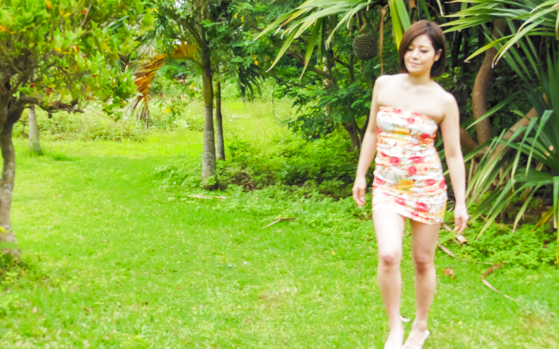 Outdoor Asian blow job with Minami Asano