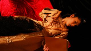 Solo play of Suzuki Chao in princess costume with dildo